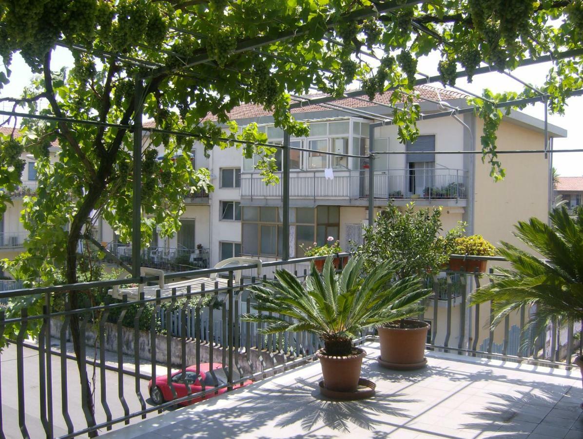 B&B Padre Pio Mascali Bagian luar foto
