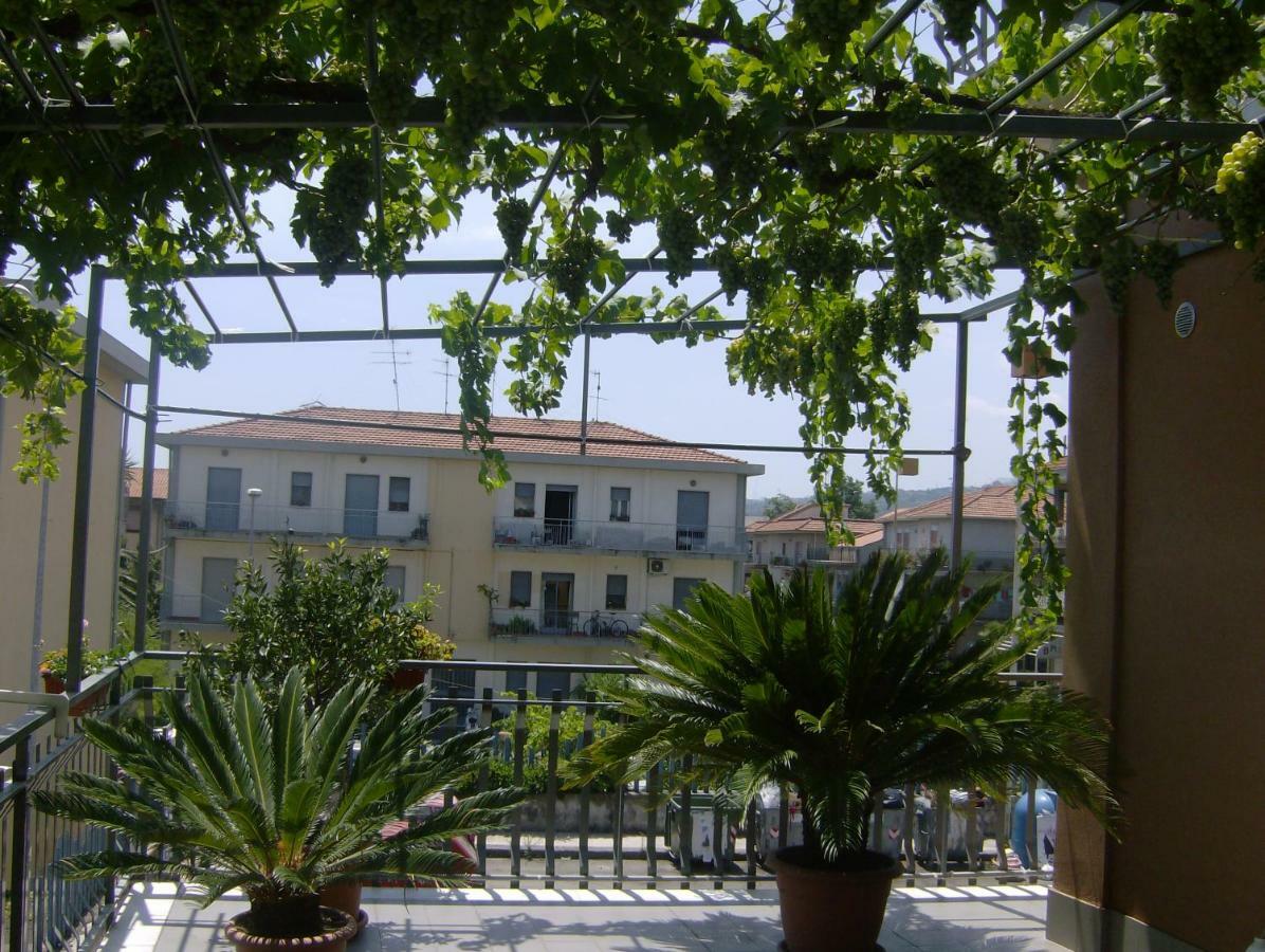 B&B Padre Pio Mascali Bagian luar foto