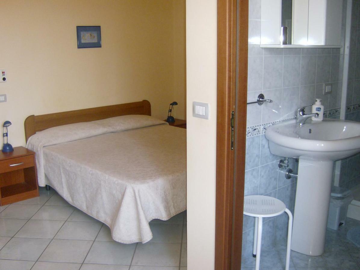B&B Padre Pio Mascali Bagian luar foto