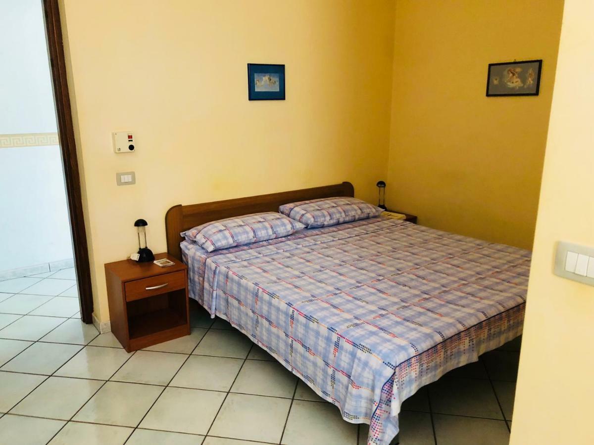 B&B Padre Pio Mascali Bagian luar foto