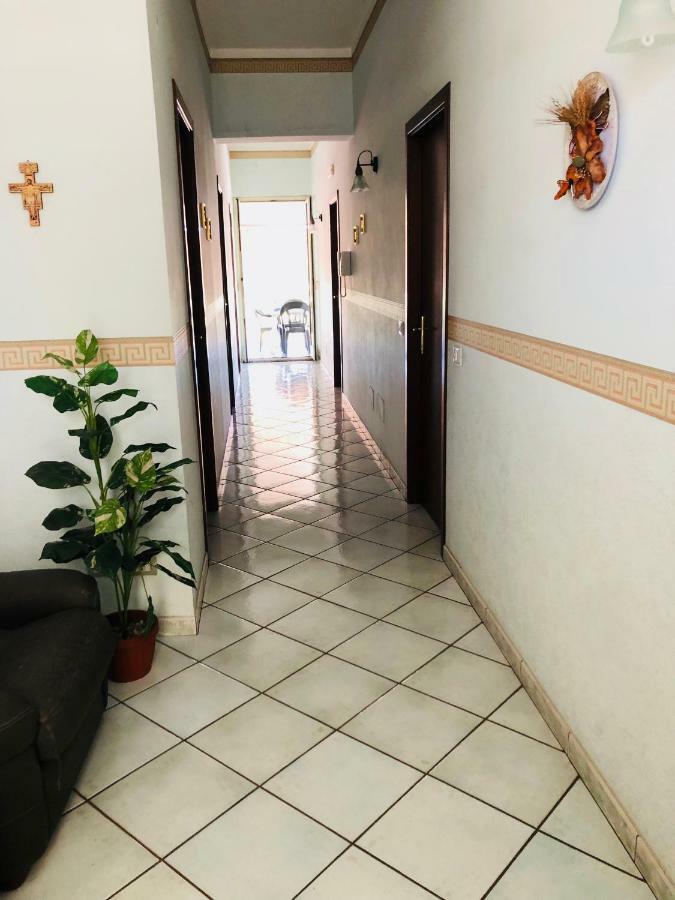 B&B Padre Pio Mascali Bagian luar foto