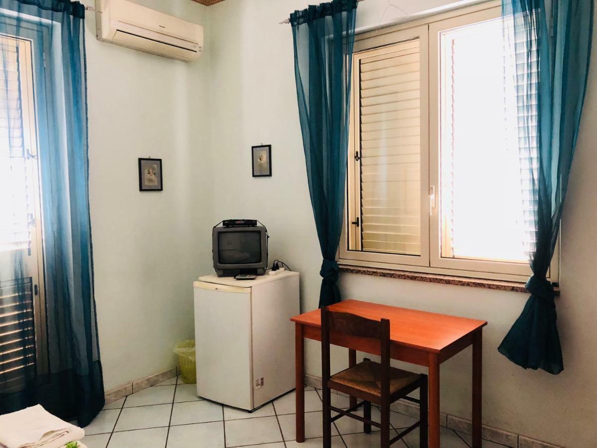 B&B Padre Pio Mascali Bagian luar foto
